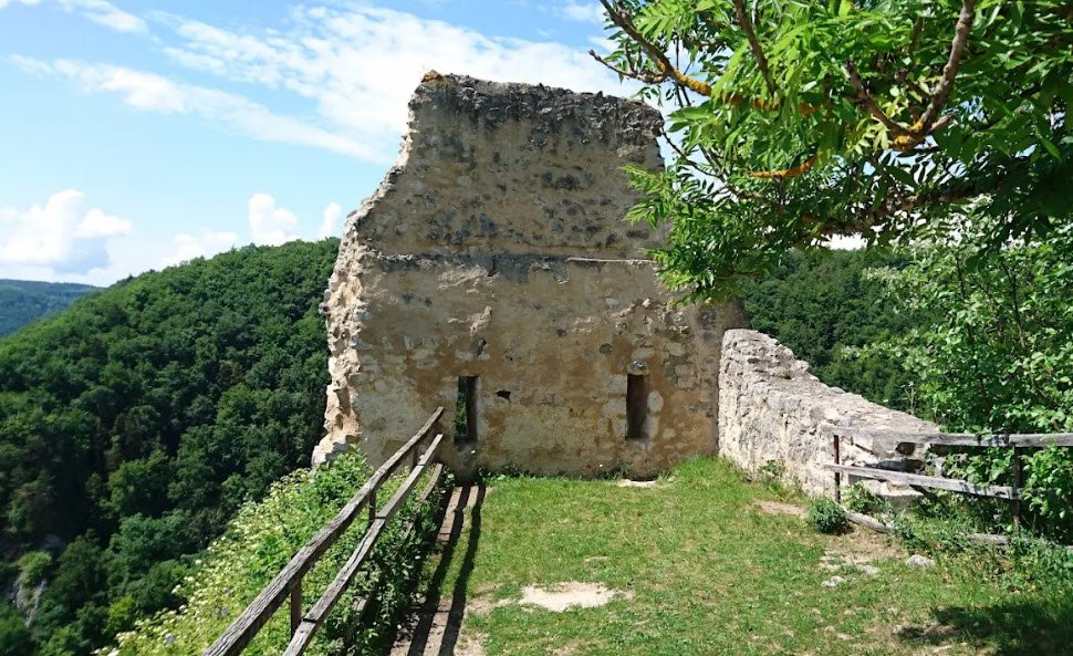 Ruine Schloss Hausen im Tal, Germany